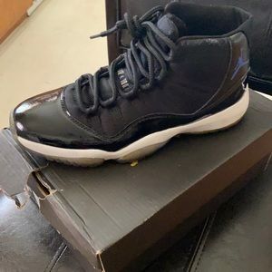 AIR JORDAN 11 RETRO